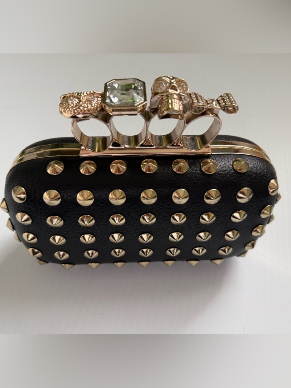 Ring Handle Clutch